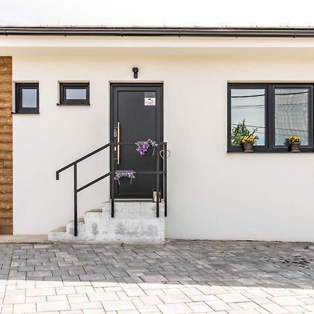 Sunny Apartment With Free Parking Зволен Екстериор снимка
