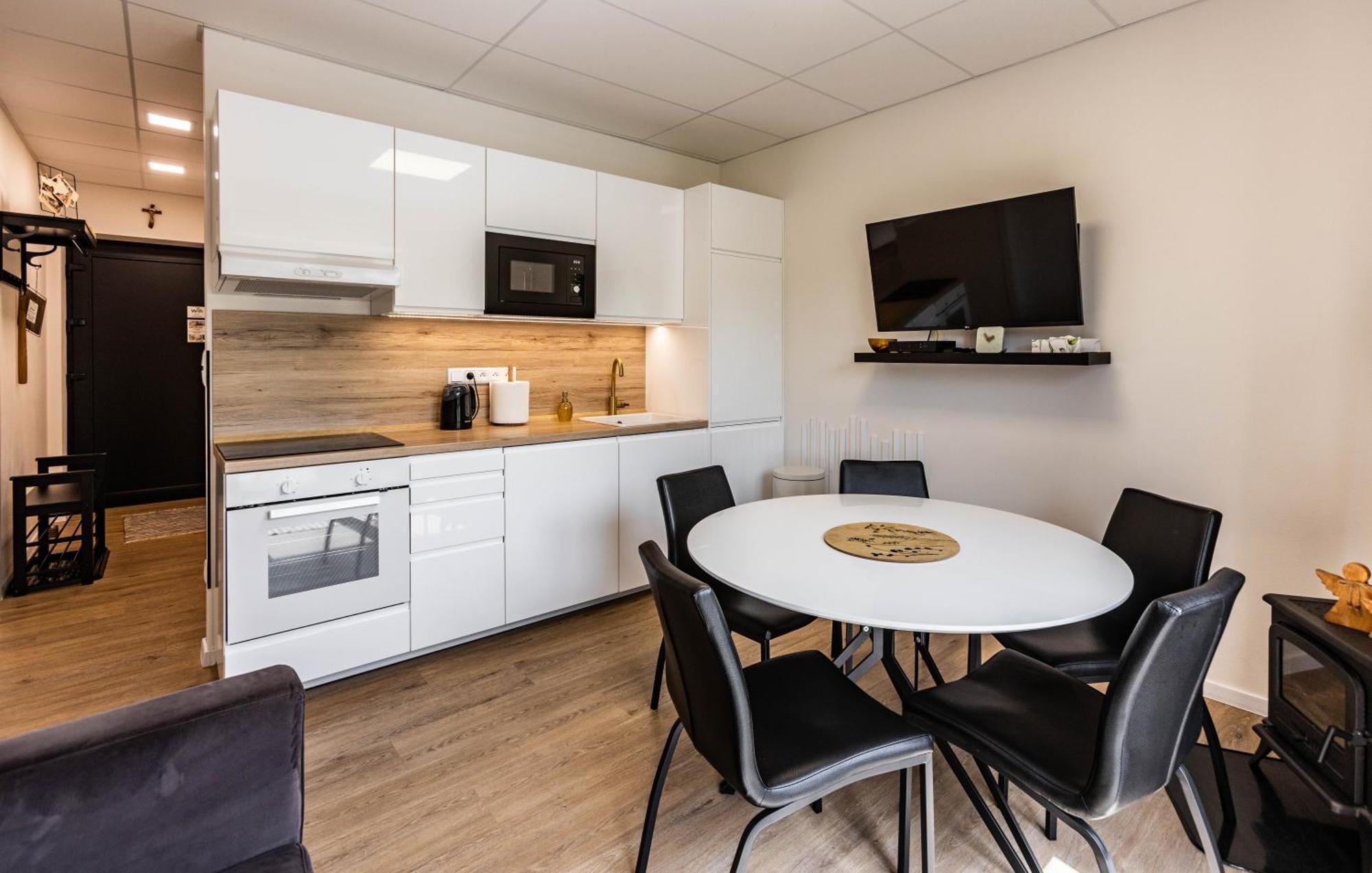 Sunny Apartment With Free Parking Зволен Екстериор снимка