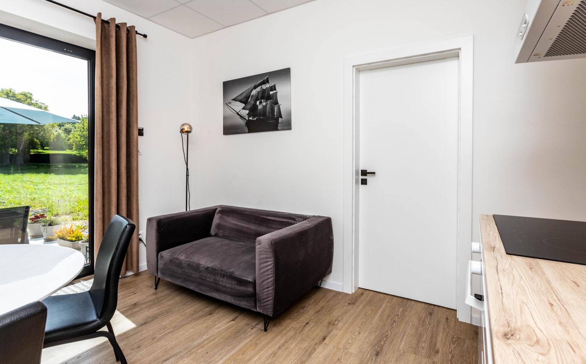 Sunny Apartment With Free Parking Зволен Екстериор снимка