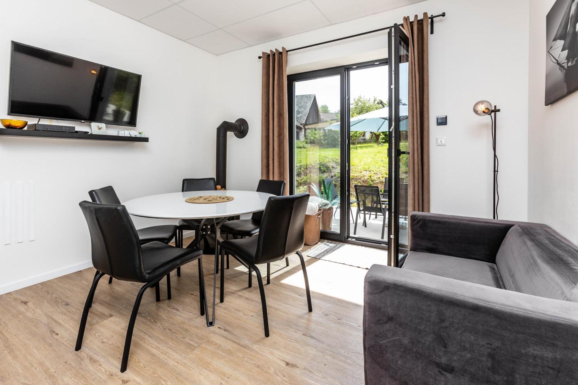 Sunny Apartment With Free Parking Зволен Екстериор снимка