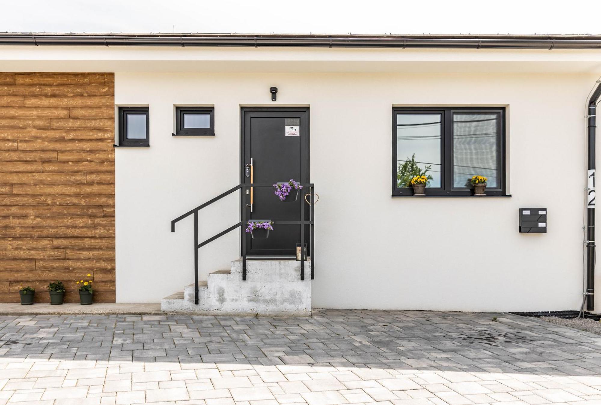 Sunny Apartment With Free Parking Зволен Екстериор снимка